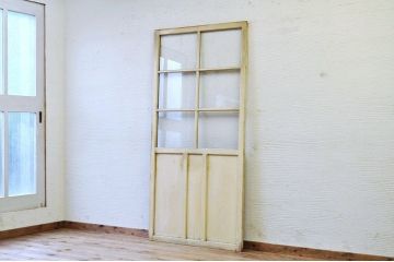 ★ペンキの剥げたレトロなガラス戸1枚