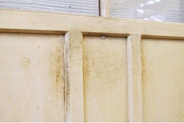 ★ペンキの剥げたレトロなガラス戸1枚
