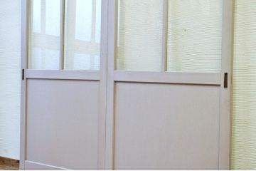 ペンキの剥げたレトロなガラス戸2枚セット