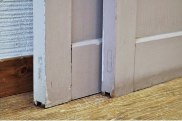 ペンキの剥げたレトロなガラス戸2枚セット