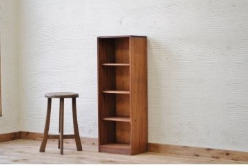 アンティーク家具　古い木の小さな縦型飾り棚