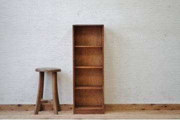 アンティーク家具　古い木の小さな縦型飾り棚