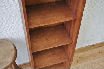アンティーク家具　古い木の小さな縦型飾り棚