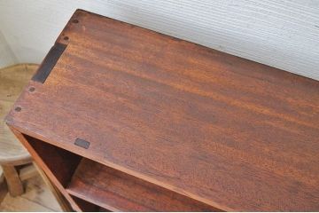 アンティーク家具　★古い木の大きな横長飾り棚