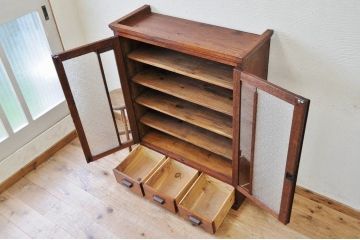 アンティーク家具　古い木のダイヤガラス収納棚(飾り棚)