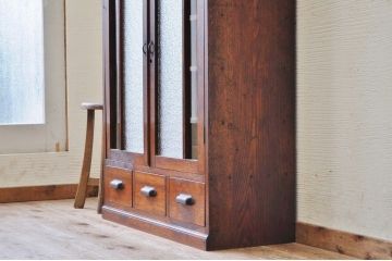 アンティーク家具　古い木のダイヤガラス収納棚(飾り棚)