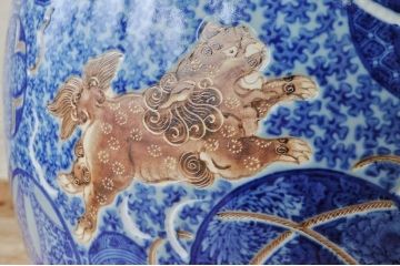 アンティーク雑貨　大振り!獅子の図の見事な瀬戸火鉢