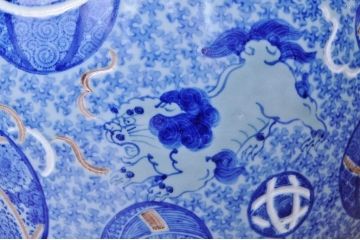 アンティーク雑貨　大振り!獅子の図の見事な瀬戸火鉢