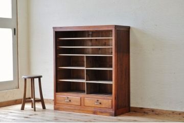 アンティーク家具　古い木の引き出し付き収納棚(飾り棚・食器棚・陳列棚)