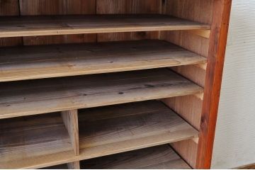 アンティーク家具　古い木の引き出し付き収納棚(飾り棚・食器棚・陳列棚)