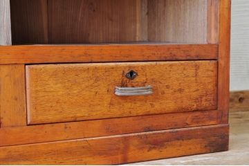 アンティーク家具　古い木の引き出し付き収納棚(飾り棚・食器棚・陳列棚)