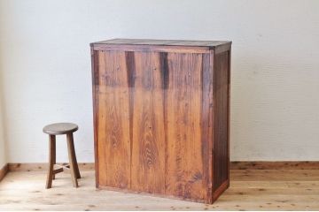 アンティーク家具　古い木の引き出し付き収納棚(飾り棚・食器棚・陳列棚)