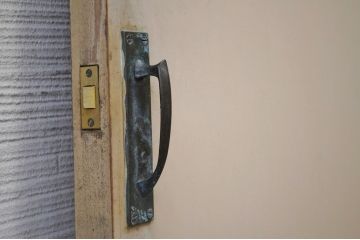 レストルームのラッチ付きドア(扉)1