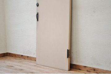 レストルームのラッチ付きドア(扉)2