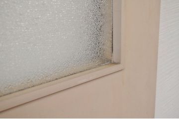 レストルームのラッチ付きドア(扉)2