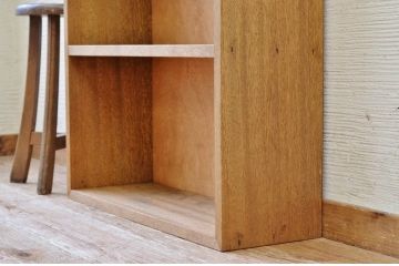アンティーク家具　古い木味のアンティーク飾り棚・本棚(シェルフ)