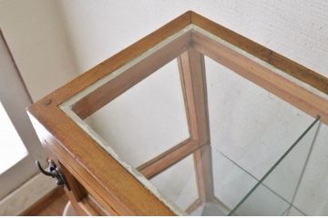 アンティーク家具　古い駄菓子屋の小窓付きアンティークガラスケース