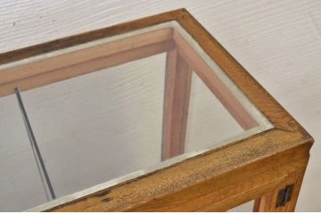 アンティーク家具　古い駄菓子屋の小窓付きアンティークガラスケース