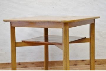 アンティーク家具　可愛いデザイン!ブナ材のアンティークテーブル