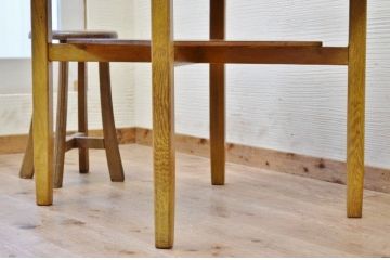 アンティーク家具　可愛いデザイン!ブナ材のアンティークテーブル