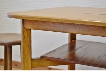 アンティーク家具　可愛いデザイン!ブナ材のアンティークテーブル
