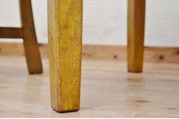 アンティーク家具　可愛いデザイン!ブナ材のアンティークテーブル