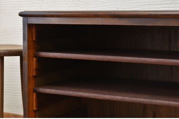 アンティーク家具　古い木のシンプルな飾り棚(ローボード)