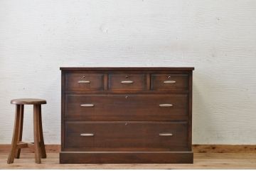 アンティーク家具　古い木のシンプルなアンティークチェスト