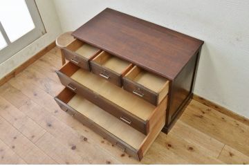 アンティーク家具　古い木のシンプルなアンティークチェスト