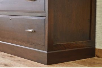 アンティーク家具　古い木のシンプルなアンティークチェスト