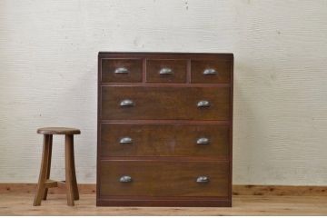 アンティーク家具　可愛いデザイン!シンプルなアンティークチェスト