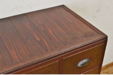 アンティーク家具　可愛いデザイン!シンプルなアンティークチェスト