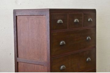 アンティーク家具　可愛いデザイン!シンプルなアンティークチェスト