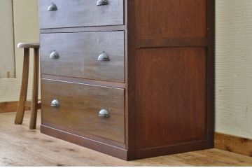 アンティーク家具　可愛いデザイン!シンプルなアンティークチェスト