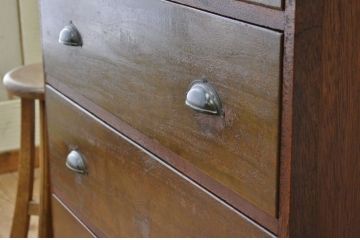 アンティーク家具　可愛いデザイン!シンプルなアンティークチェスト