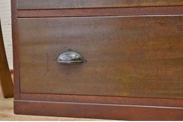 アンティーク家具　可愛いデザイン!シンプルなアンティークチェスト
