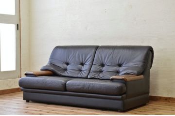 中古　カリモク製2人掛け本革ソファ