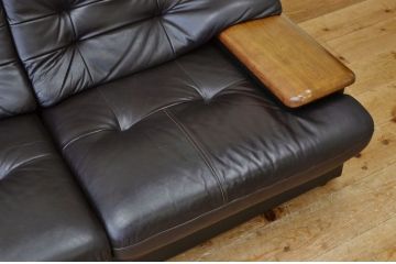中古　カリモク製2人掛け本革ソファ