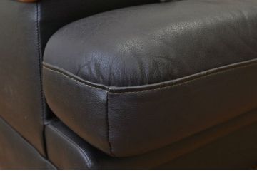 中古　カリモク製2人掛け本革ソファ