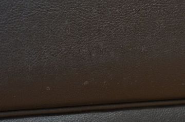 中古　カリモク製1人掛け本革ソファ