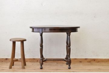アンティーク家具　1940年頃イギリス製ラウンドサイドテーブル