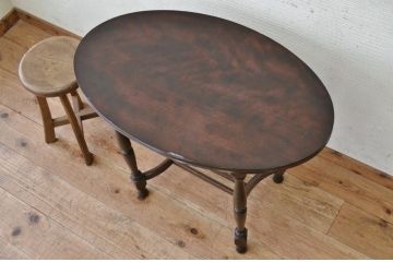 アンティーク家具　1940年頃イギリス製ラウンドサイドテーブル