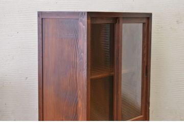 アンティーク家具　古い木の引き出し付きモールガラス収納棚