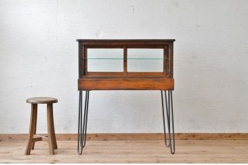 アンティーク家具　古いナラ材の鉄脚アンティークガラスケース(ショーケース)