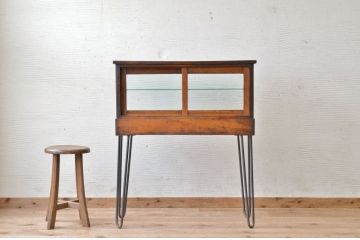アンティーク家具　古いナラ材の鉄脚アンティークガラスケース(ショーケース)