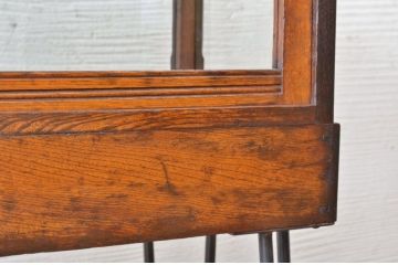 アンティーク家具　古いナラ材の鉄脚アンティークガラスケース(ショーケース)