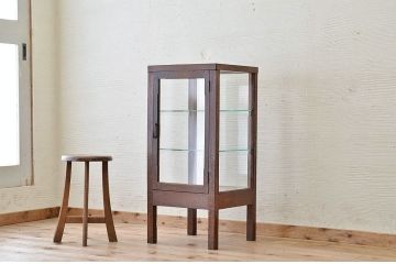 アンティーク家具　古いナラ材の縦型脚付アンティークガラスケース