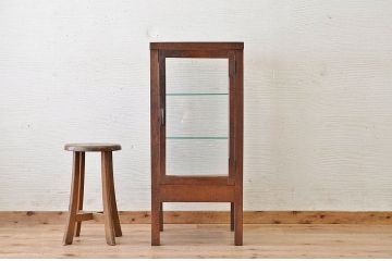 アンティーク家具　古いナラ材の縦型脚付アンティークガラスケース