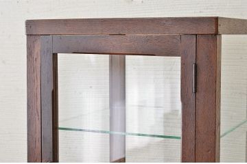 アンティーク家具　古いナラ材の縦型脚付アンティークガラスケース