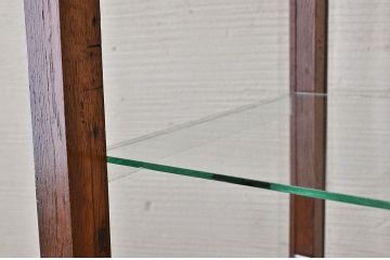 アンティーク家具　古いナラ材の縦型脚付アンティークガラスケース